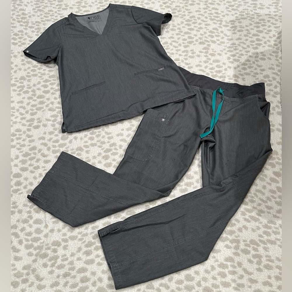 FIGS scrubs, gray